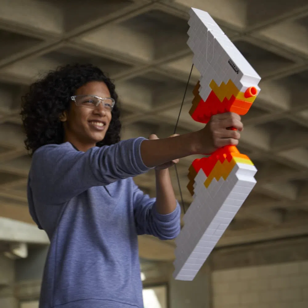 Nerf Minecraft Sabrewing motorisierter Bogen, mit 8 Nerf Darts und Bogen zum Nachladen, Nervenkitzel beim Spielen drinnen und draußen, benötigt Batterien, für Kinder ab 8 Jahren