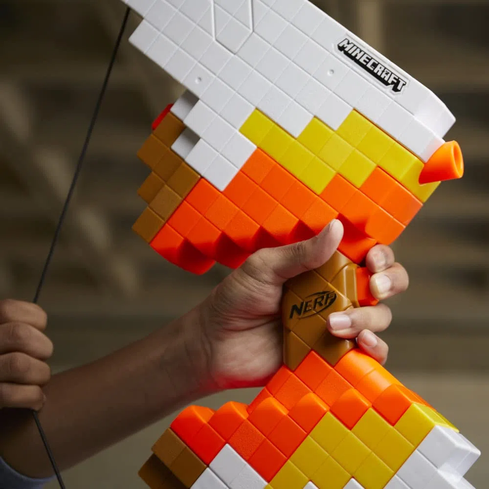 Nerf Minecraft Sabrewing motorisierter Bogen, mit 8 Nerf Darts und Bogen zum Nachladen, Nervenkitzel beim Spielen drinnen und draußen, benötigt Batterien, für Kinder ab 8 Jahren