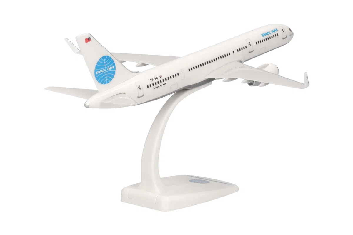 Herpa Snap-Fit Modellflugzeug Pan Am Boeing 757-200 "Tracing The Transatlantic Miniatur im Maßstab 1:200, Sammlerstück, Modell mit Standfuß, Kunststoff, Weiß