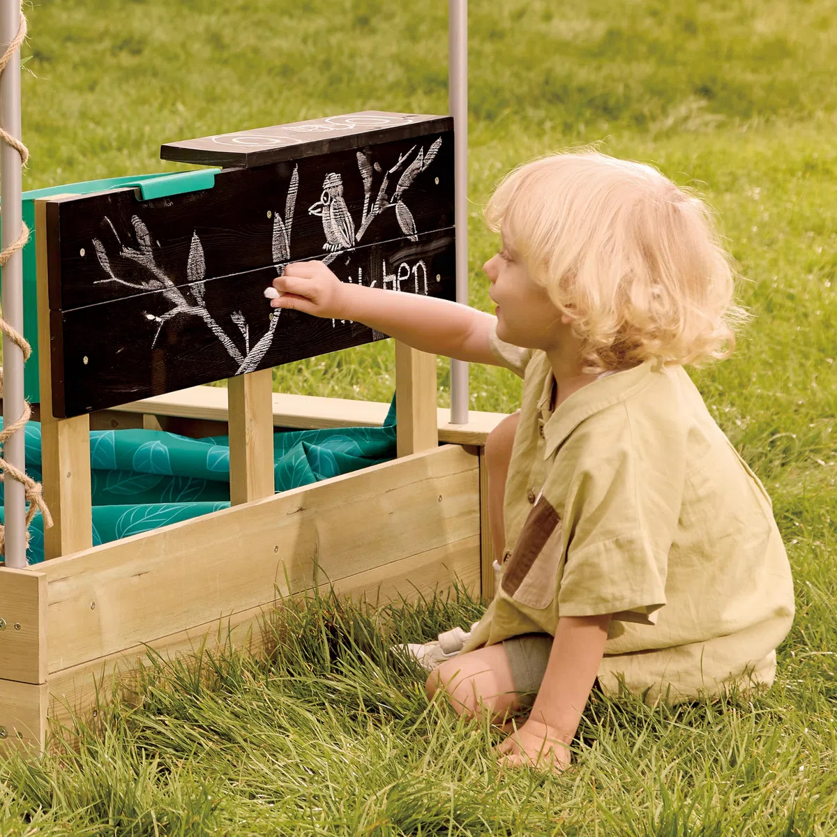 Hape Outdoor Sandkasten mit Dach, Netz & Spielzubehör – All-in-One Sandkasten-Set, Outdoor Spielzeug