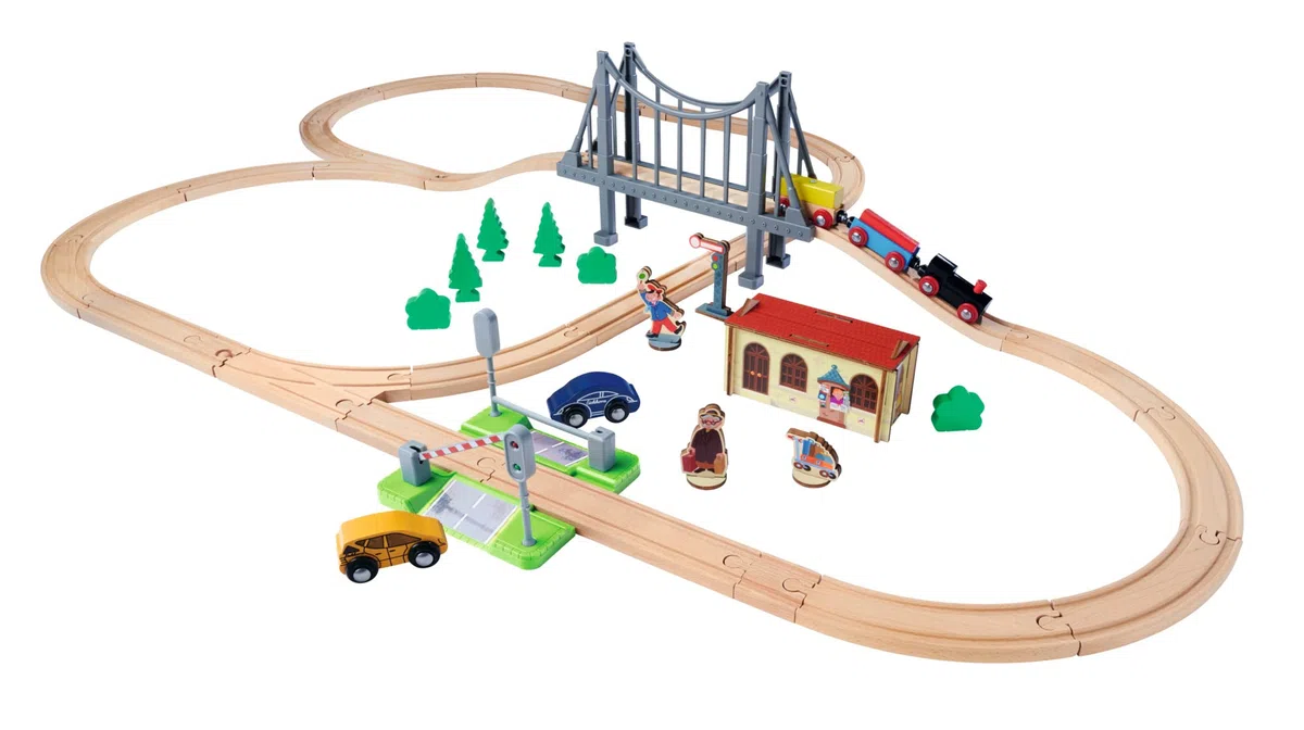 Eichhorn Schienenbahn 100006204 Bahnset mit Brücke, 55 teilig, 500 cm Strckenlänge, FSC zertifiziertes Buchenholz, verbaubar mit Anderen Schienenbahnsystemen, Mehrfarbig