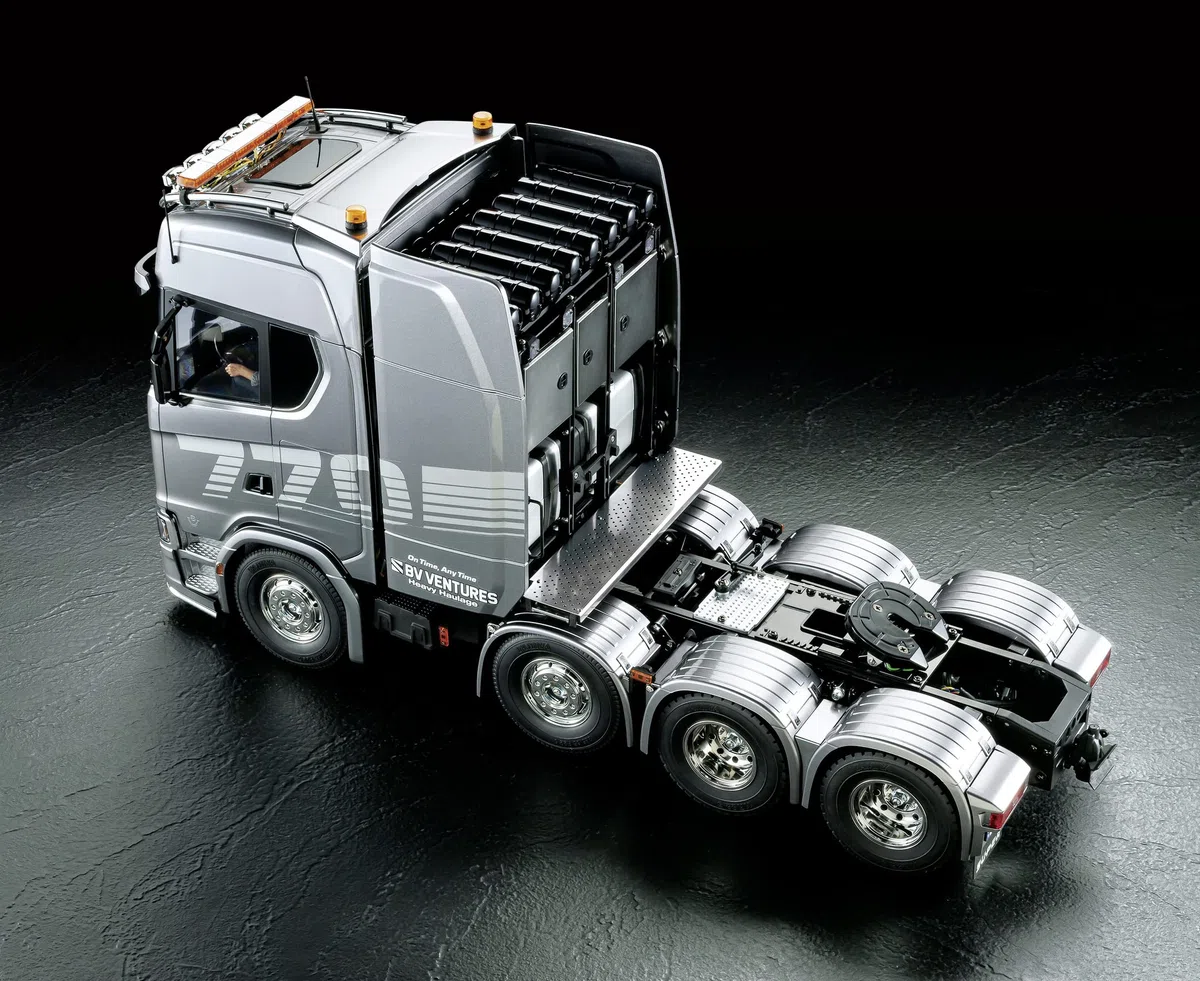 Tamiya 56371 1:14 RC Scania 770S 8x4/4 - Bausatz zum Zusammenbauen, RC Truck, fernsteuerbarer, Lastwagen, LKW, Konstruktionsspielzeug, Modellbau, Basteln, Unlackiert
