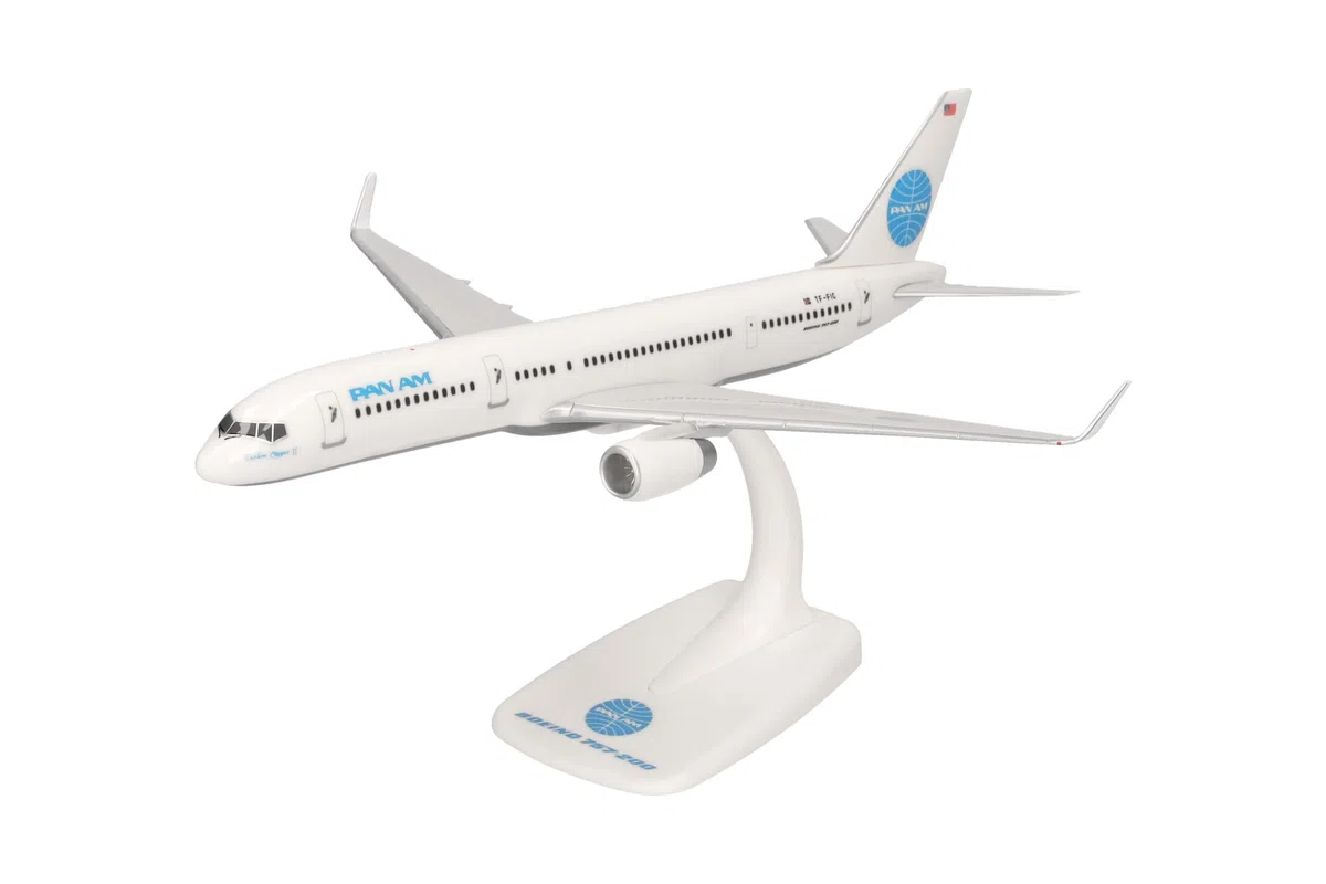 Herpa Snap-Fit Modellflugzeug Pan Am Boeing 757-200 "Tracing The Transatlantic Miniatur im Maßstab 1:200, Sammlerstück, Modell mit Standfuß, Kunststoff, Weiß