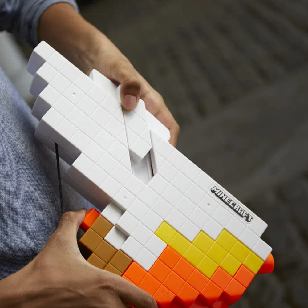 Nerf Minecraft Sabrewing motorisierter Bogen, mit 8 Nerf Darts und Bogen zum Nachladen, Nervenkitzel beim Spielen drinnen und draußen, benötigt Batterien, für Kinder ab 8 Jahren