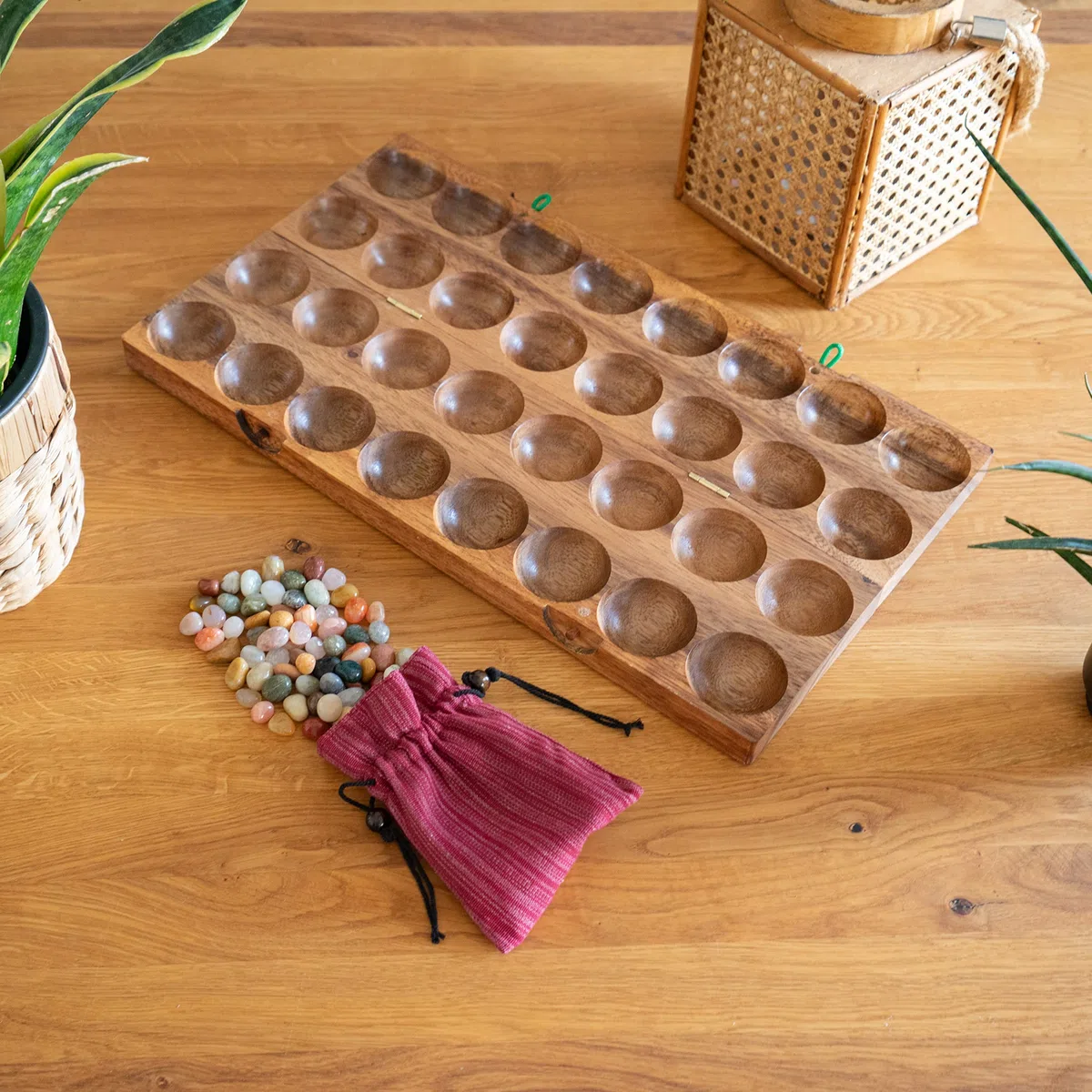LOGOPLAY 85 Hus - Bao - Kalaha - Bohnenspiel - Muschelspiel - Edelsteinspiel aus Samena-Holz inkl. Edelsteinen und Stoffbeutel