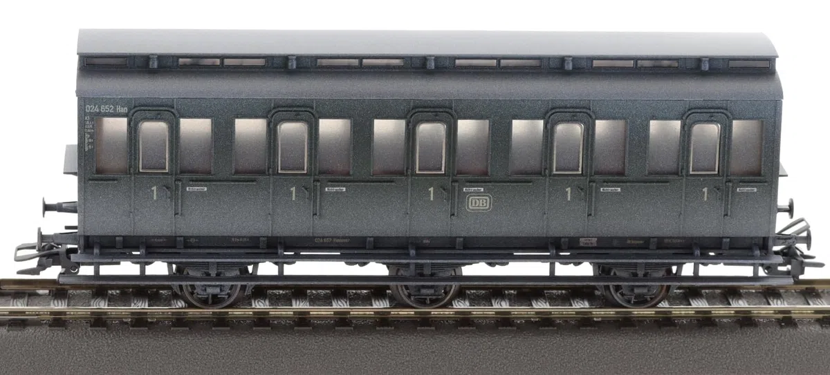42048 H0 Abteilwagen-Set, DB. Ep. III verschneit