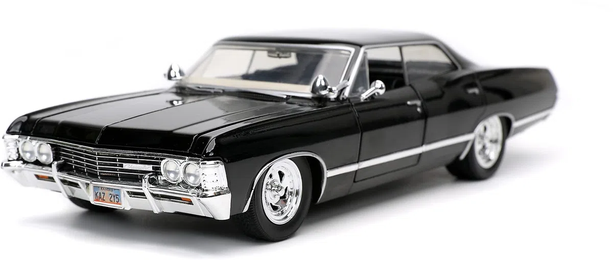 Jada Toys Supernatural Dean Winchester, 1967 Chevy Impala Sport Sedan, Modellauto, Türen + Kofferraum + Moterhaube zum Öffnen, Maßstab 1:24, schwarz