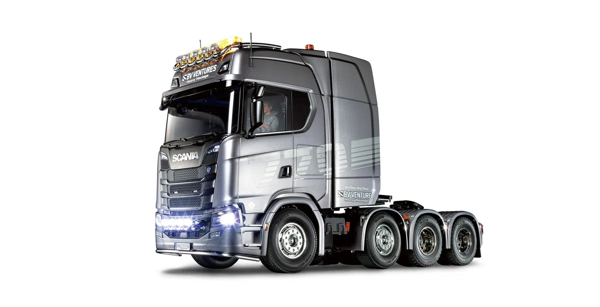 Tamiya 56371 1:14 RC Scania 770S 8x4/4 - Bausatz zum Zusammenbauen, RC Truck, fernsteuerbarer, Lastwagen, LKW, Konstruktionsspielzeug, Modellbau, Basteln, Unlackiert