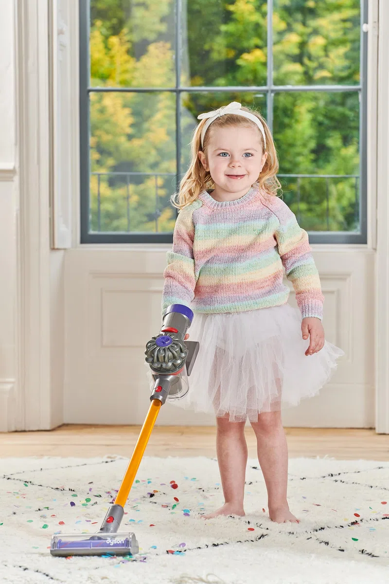 Casdon Dyson kabelloser Staubsauger | Interaktiver & offiziell lizenzierter Dyson Spielzeugstaubsauger für Kinder ab 3 Jahren | Realistischer Rollenspielspaß!, Gelb