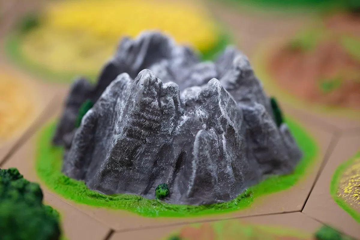 KOSMOS 682262 Catan - 3D-Edition, Siedler von Catan als hochwertige 3D-Edition, Strategiespiel für 3-4 Personen ab 10 Jahren, Brettspiel-Klassiker, Eigenständiges Spiel