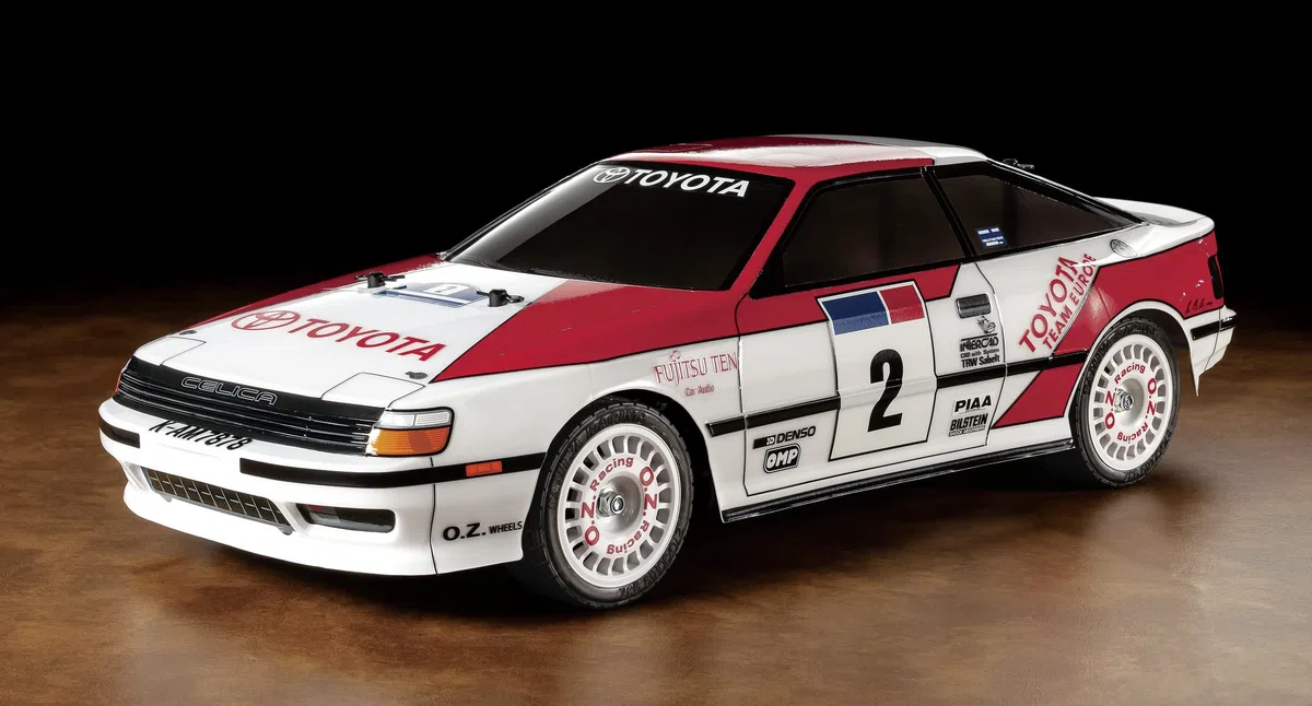 Tamiya 58718 1:10 RC Toyota Celica GT-Four TT-02 - ferngesteuertes Auto, RC Fahrzeug, Modellbau, Bausatz zum Zusammenbauen, Hobby, Basteln, RC Modellbau, Weiss/Opulenter Garten