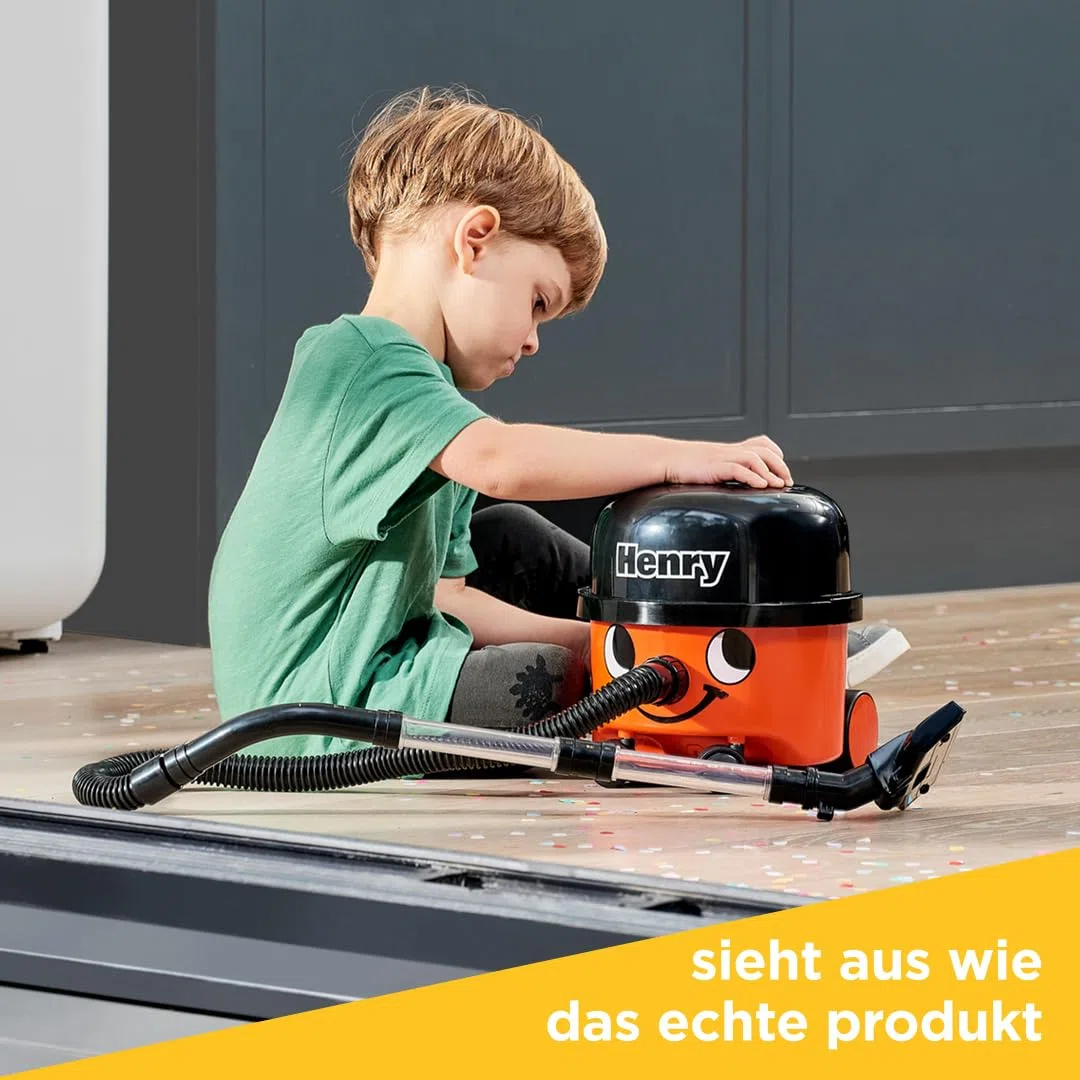 Casdon Henry & Hetty Spielzeug – Henry Staubsauger – Rotes Staubsauger-Spielzeug mit echter Saugfunktion und Zubehör – Kinder-Reinigungsset – für Kinder ab 3 Jahren
