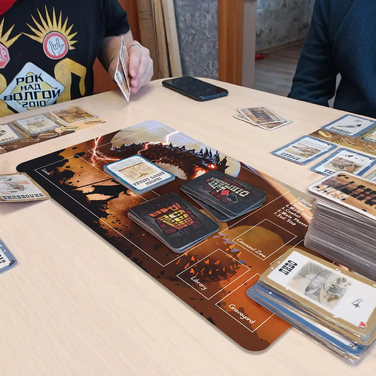 Individuelle Spielmatte für TCG-Kartenspiel, Personalisieren Sie Ihr Spielerlebnis, Verschiedene Spielzonen, Design-Optionen, rutschfeste Oberfläche für MTG Yu-Gi-Oh Pokemon Lorcana Kartenspiel