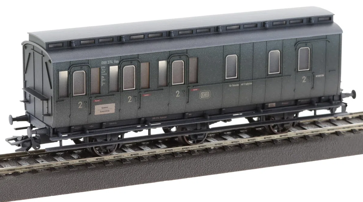 42048 H0 Abteilwagen-Set, DB. Ep. III verschneit