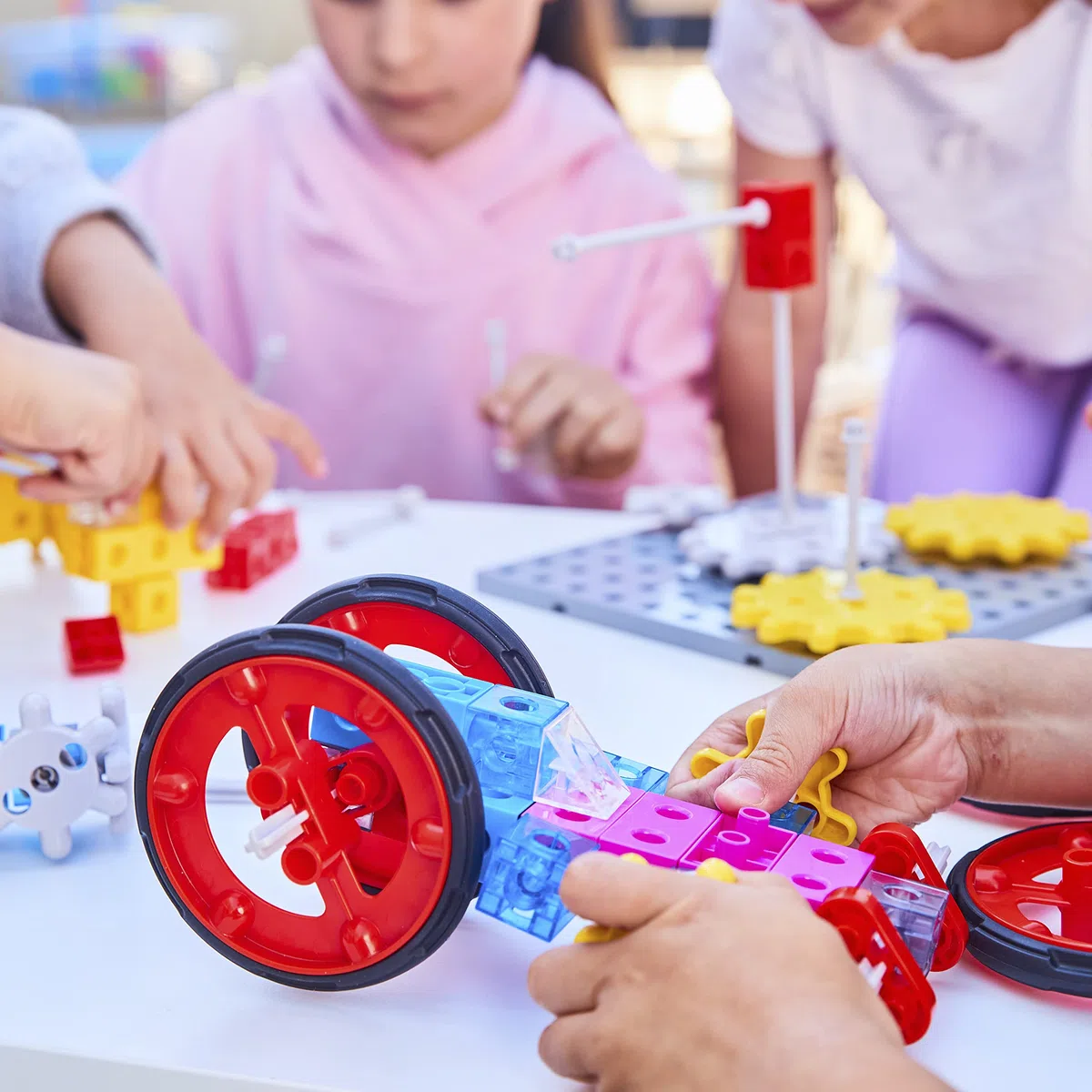 edxeducation My Gears Kinder-Set | 117 Teile | 13 Aktivitäten | Zahnrad-Spielzeug für Kinder | Baue rotierende, bewegliche Modelle | Konstruktionsspielzeug für Kinder von 4-8 Jahren