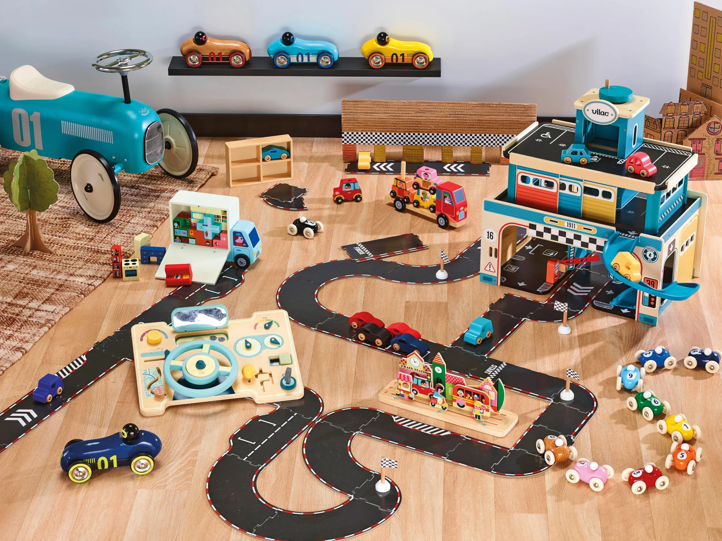 VILAC - Mein erstes Auto Aktivitäts- und Erlebnistafel – Spielzeug für Kleinkinder – 1 Armaturenbrett für mehrere Aktivitäten aus Holz – Spielzeug für Kinder ab 18 Monaten – 2144