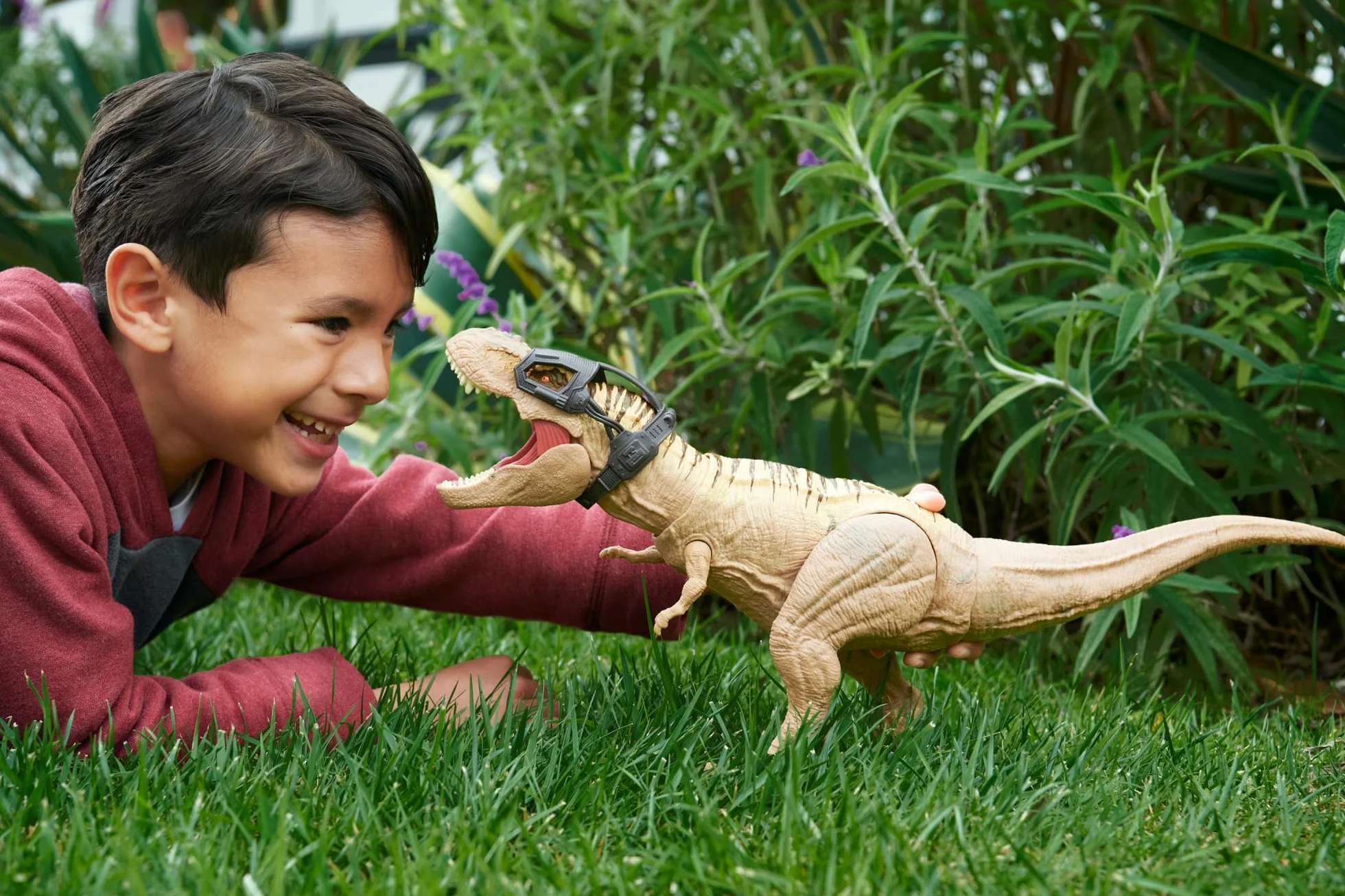 Mattel JURASSIC WORLD Jagen Und Zermalmen Tyrannosaurus-Rex - Dinosaurier Spielzeugfigur mit Geräuschen, Tracking-Ausrüstung für digitale Spiele, einzigartiger Wüstenlook, für Fans ab 4 Jahren, HNT62