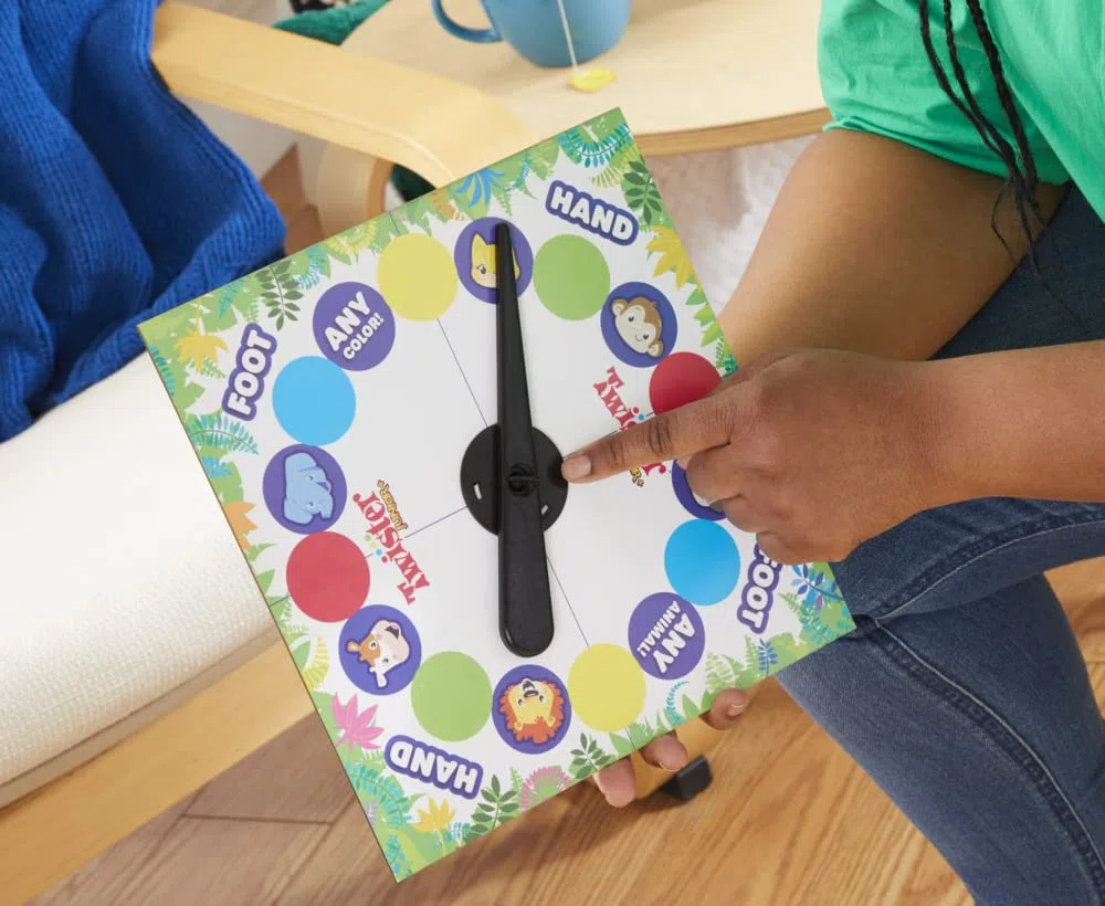 Hasbro Twister Junior Spiel | 2-seitige Tierabenteuermatte | 2-in-1 Familiengesellschaftsspiel für Kinder (polnisch-ungarische Ausführung) | Geschenkidee für 3 Jährige und Board-Fan
