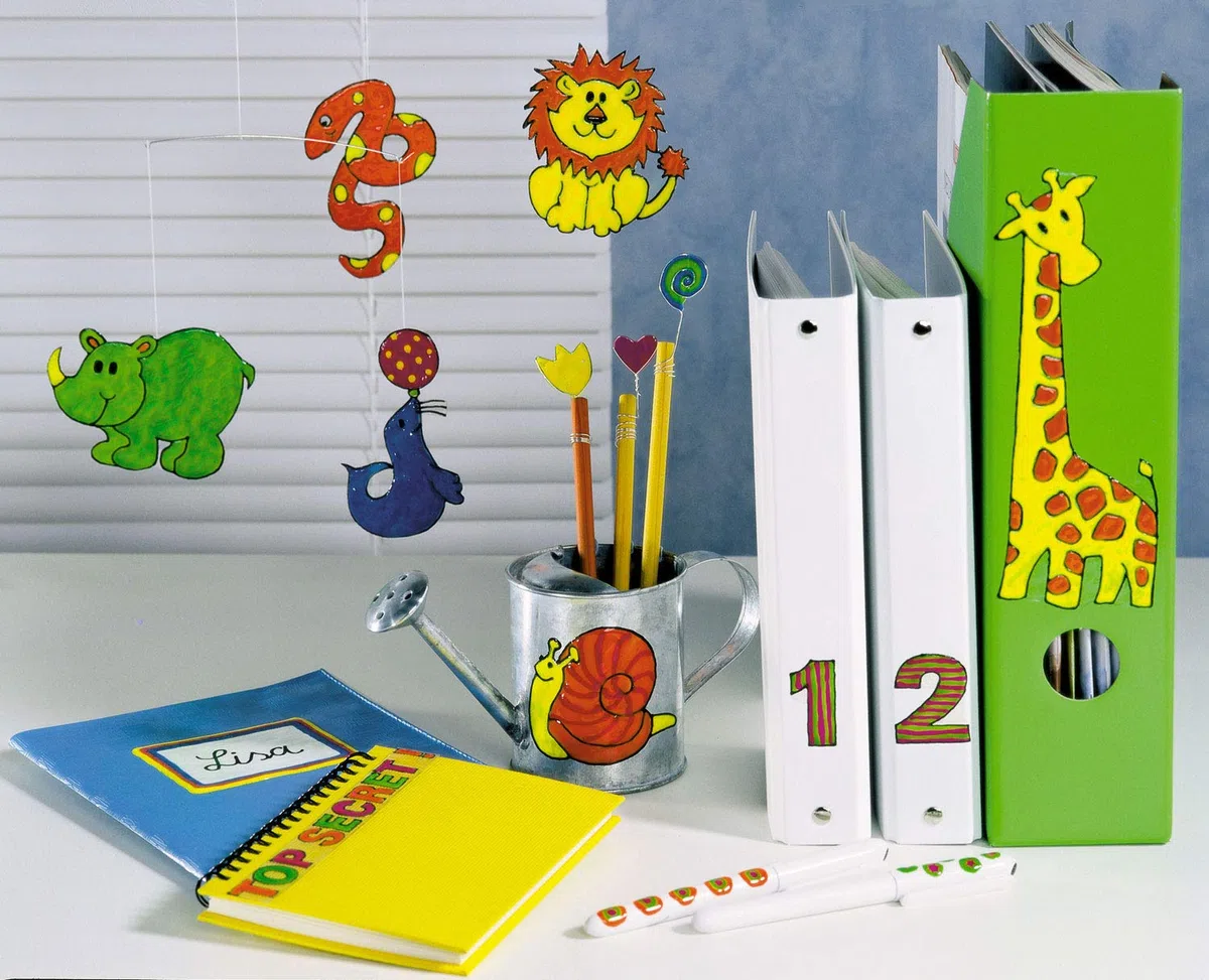 Marabu 0306000000101 - KiDS Window Color Party Set mit 6x 80 ml und 6x 25 ml Farbe, 10 Malfolien und 4 Malvorlagen, Fenstermalfarbe auf Wasserbasis, für glatte Oberflächen, Partyspaß für Kinder